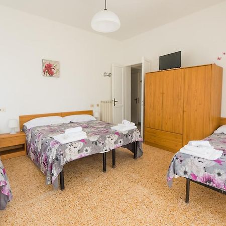 Casa Violetta Bed & Breakfast Marina di Massa Extérieur photo